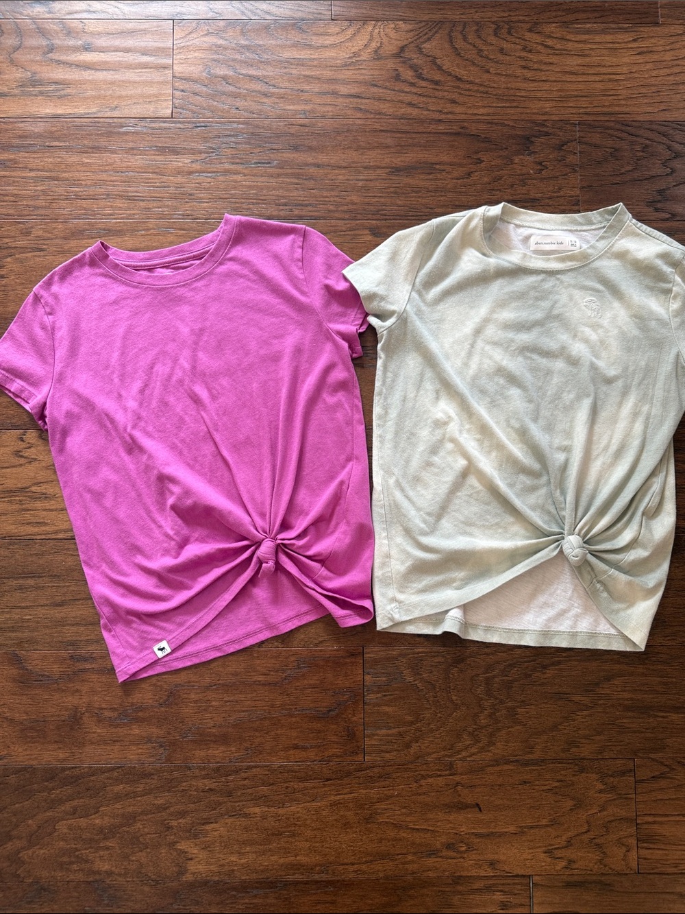 abercrombie kids - Shirt Bundle Knot-Front Tee in Fuchsia and Pale Mint/Grey M